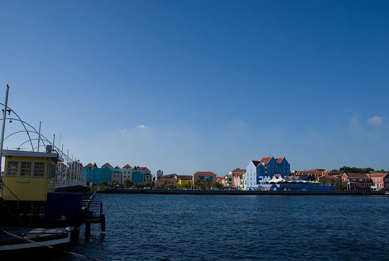 The Queen Emma pontoon bridge and Otrobanda, Willemstad